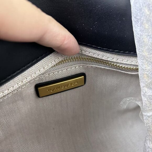 NO.726 TORY BURCH SMALL KIRA CHEVRON SHOULDER BAG IN BLACK - Picture 10 of 11